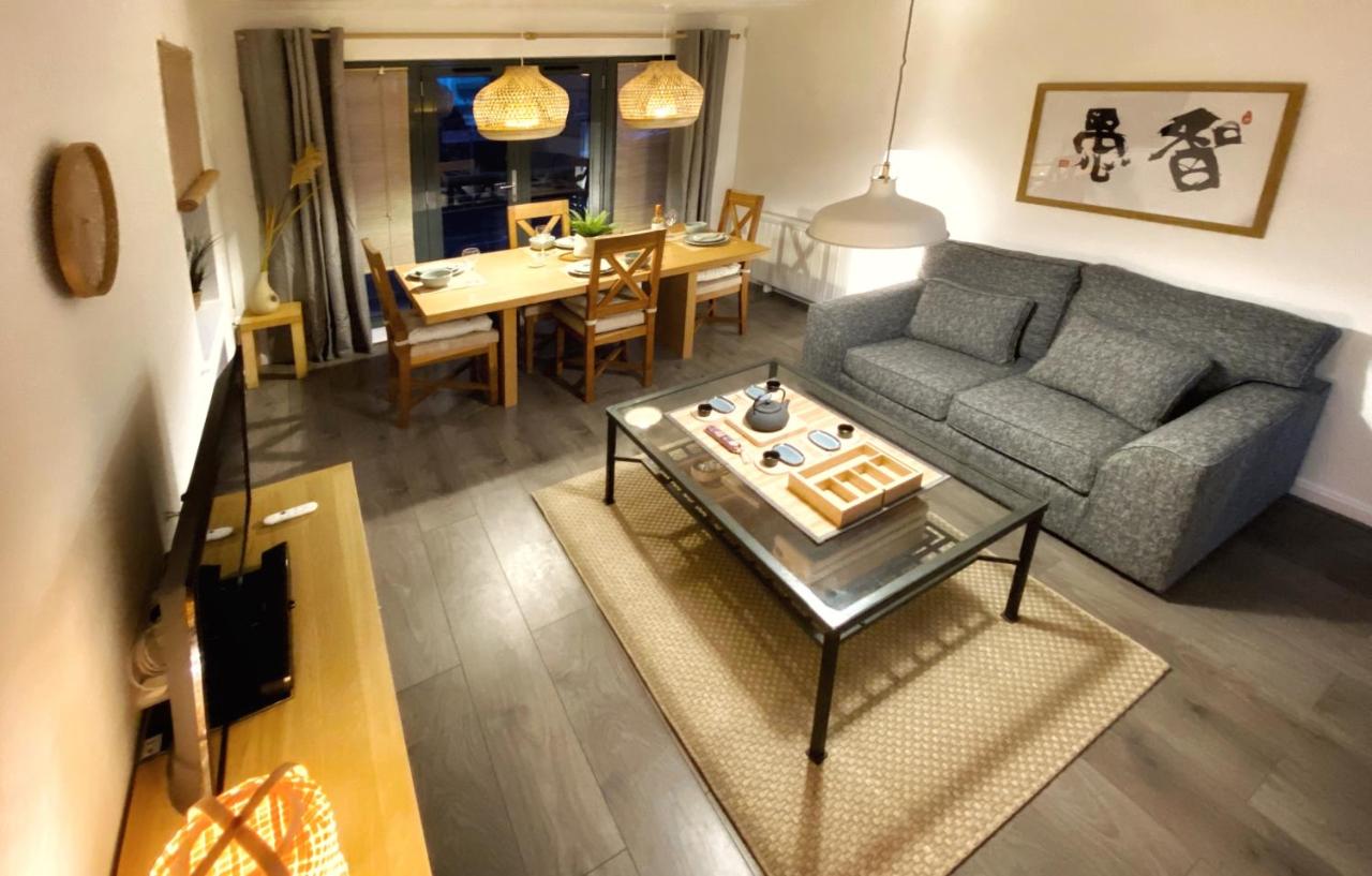 B&B Swansea - Japanese Style MUJI Two-Bedroom Apt - Bed and Breakfast Swansea