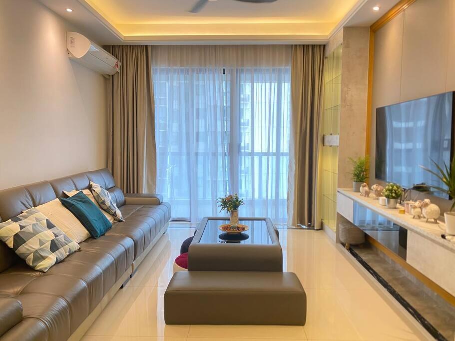 B&B Johor Bahru - R&F Princess Cove 3 Bedroom Netflix 8-11 Pax - Bed and Breakfast Johor Bahru