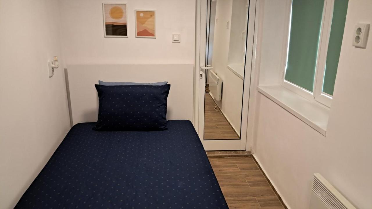 Deluxe Studio