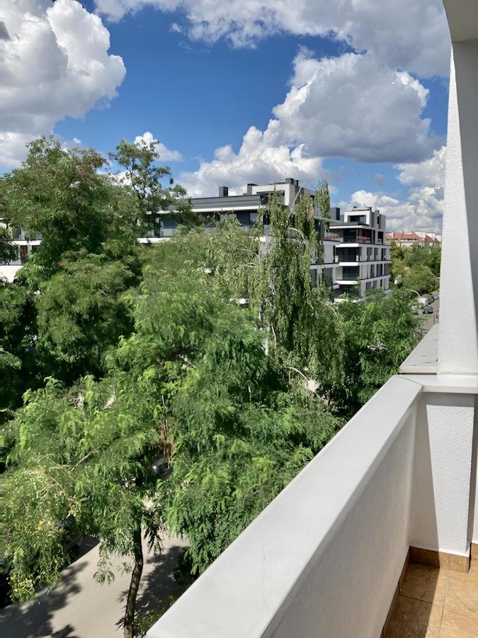 Spacious, quiet and bright apartment, close center, parking, air-conditioned rooms - B&B