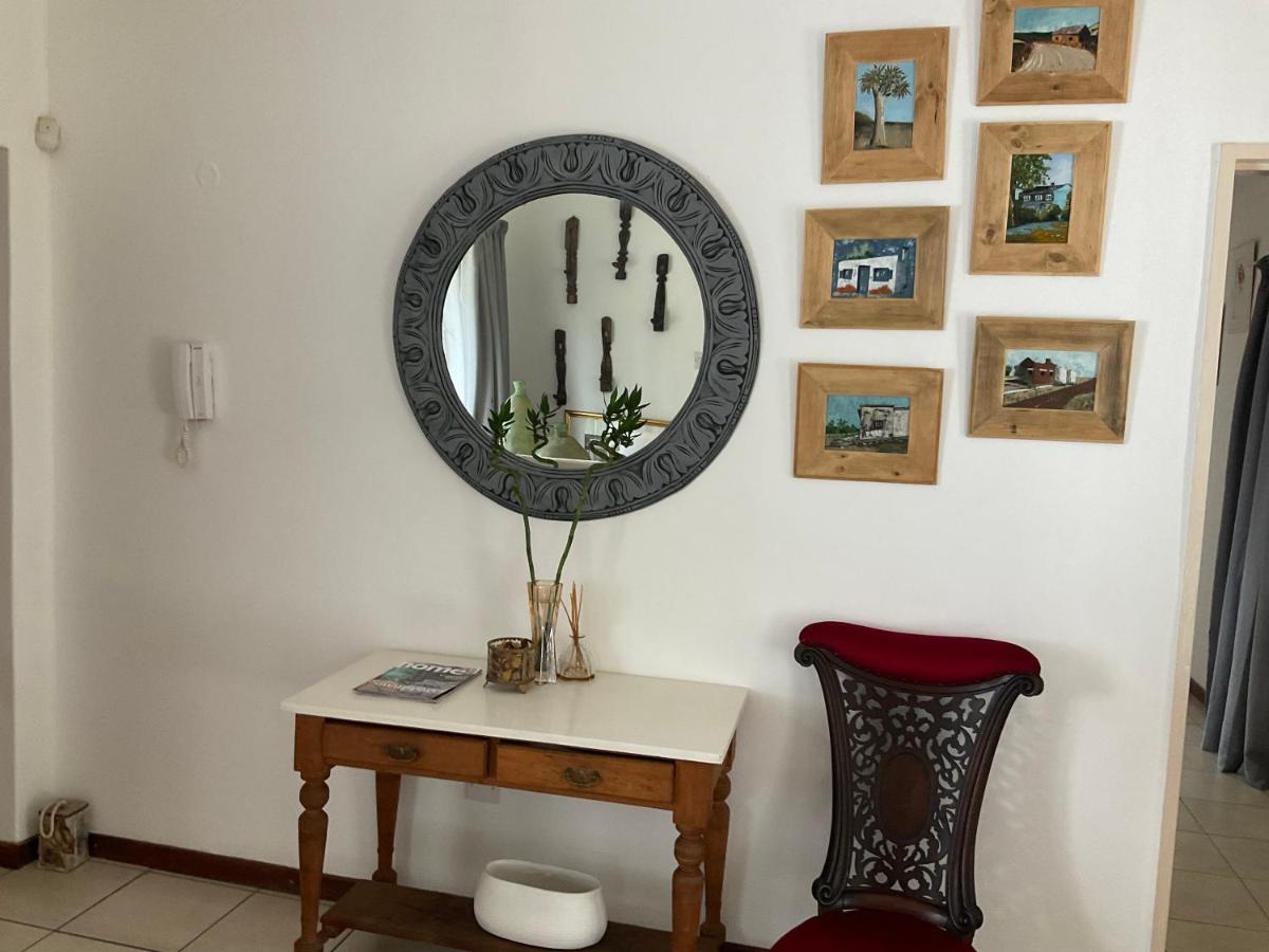 Vintage Palm II - B&B Gaborone