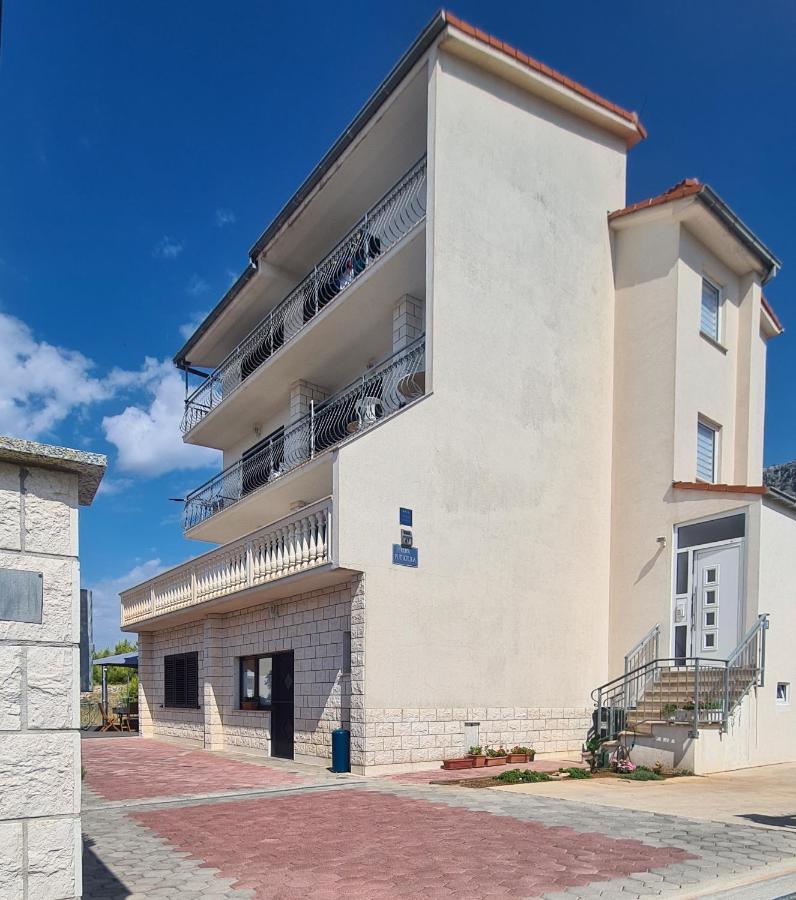 Apartment Ivo - Ferienwohnung Dugi Rat