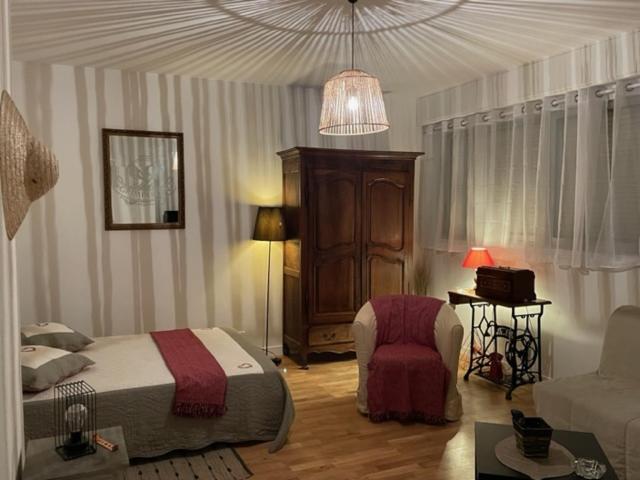 B&B Marseille - grand studio lumineux 9ieme - Bed and Breakfast Marseille