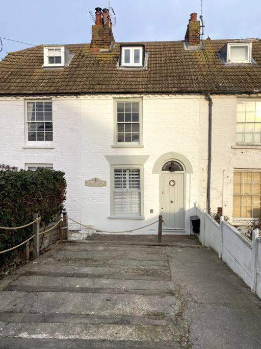 B&B Kent - The Lost Lobster - 2 bedroom cottage with parking - Bed and Breakfast Kent