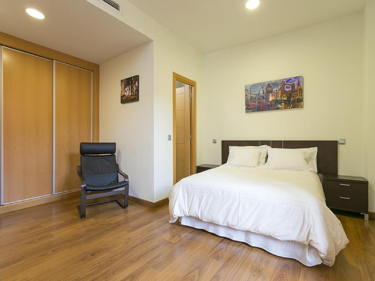 Apartment mit Balkon