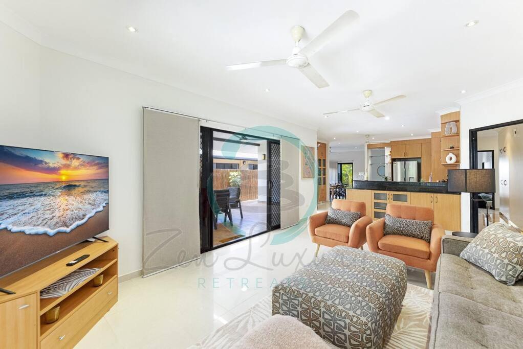 B&B Stuart Park - Zenhouse (Bayview) 4BR Luxury Family Home Pool/BBQ - Bed and Breakfast Stuart Park