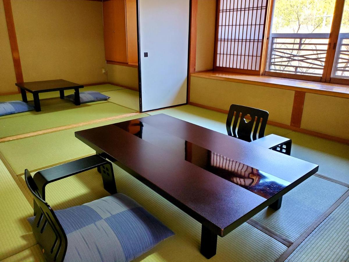 Superior Japanese-Style Room