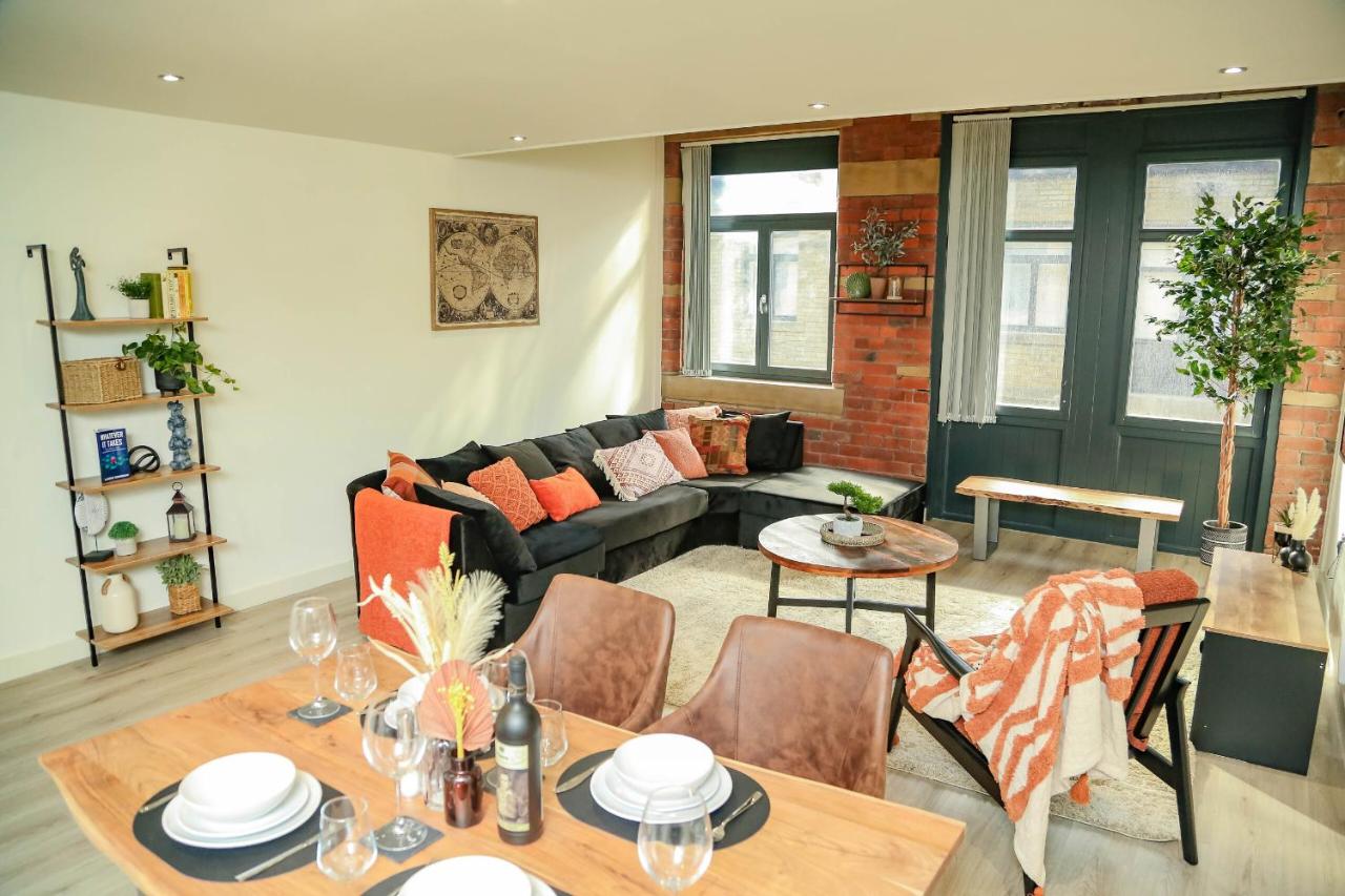 B&B Bradford - 2 Bed New York Style Loft Apartment Free Parking - Bed and Breakfast Bradford