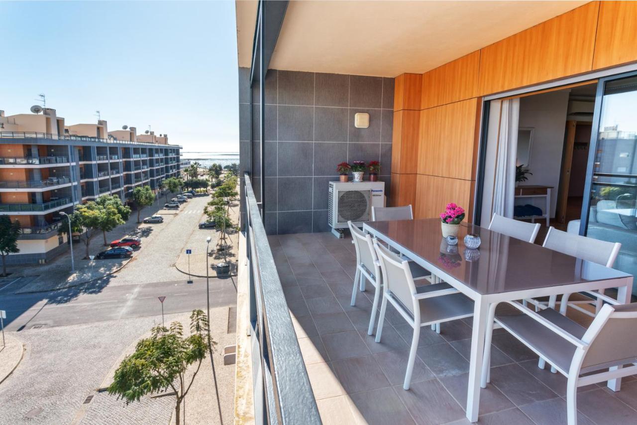 Privilege Apartment Dalia with Rooftop Pool, Village Marina - Olhão - B&B Olhão