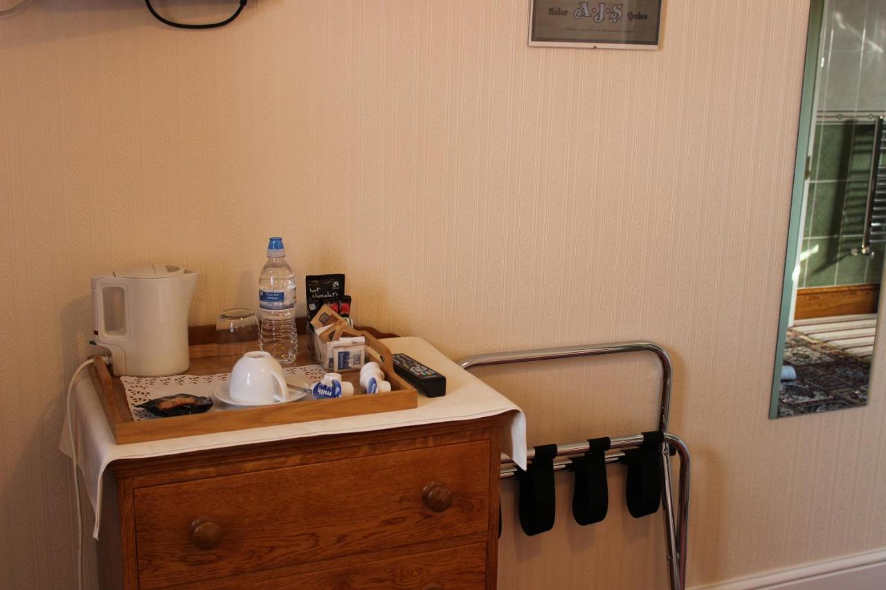 Habitación Individual con ducha y aseo compartidos