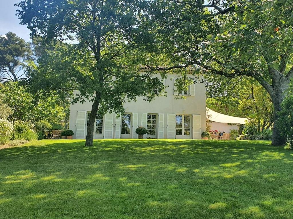 Lou Pantai, House, 5 bedrooms, 8 people, Pool, Large garden, 4km from AIX EN PROVENCE - B&B