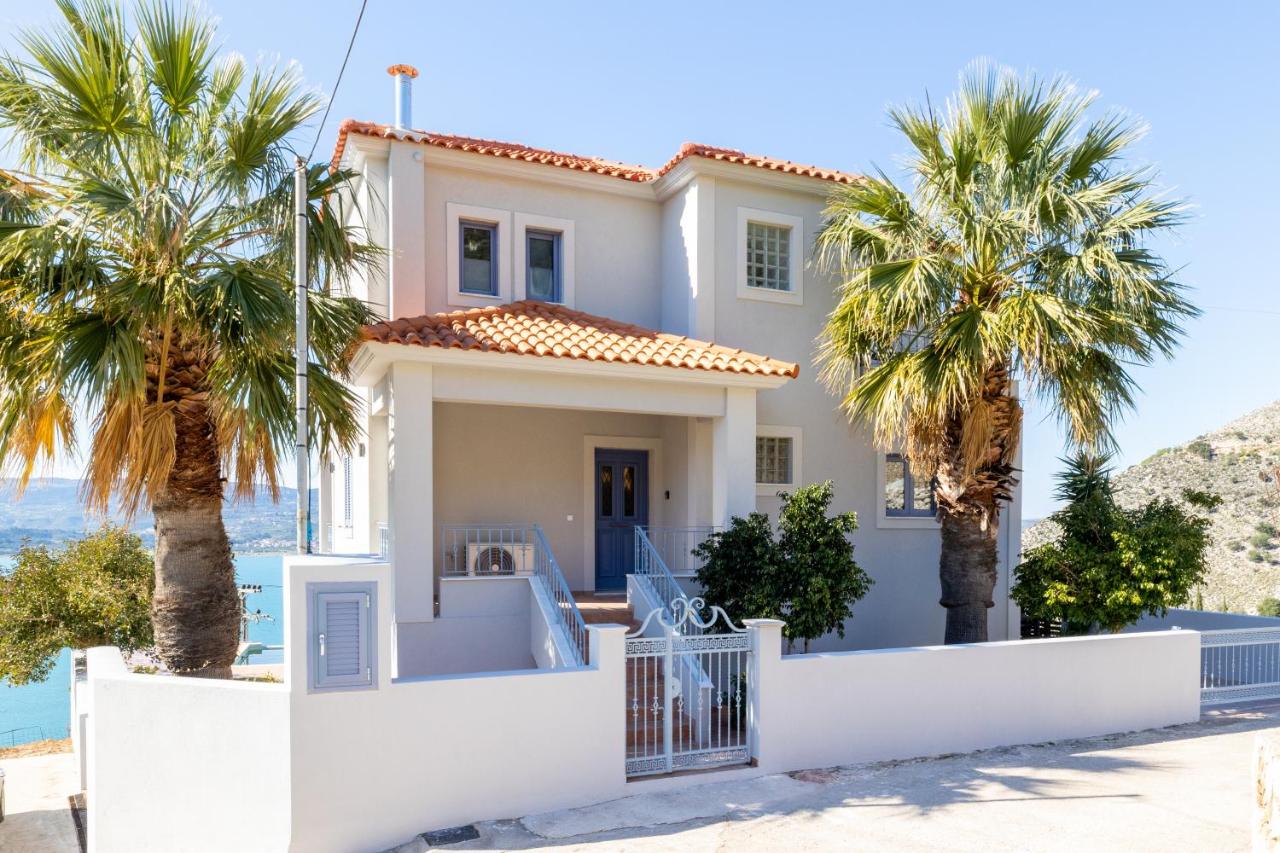 Villa Erato - Private Pool Villa - B&B Fársa