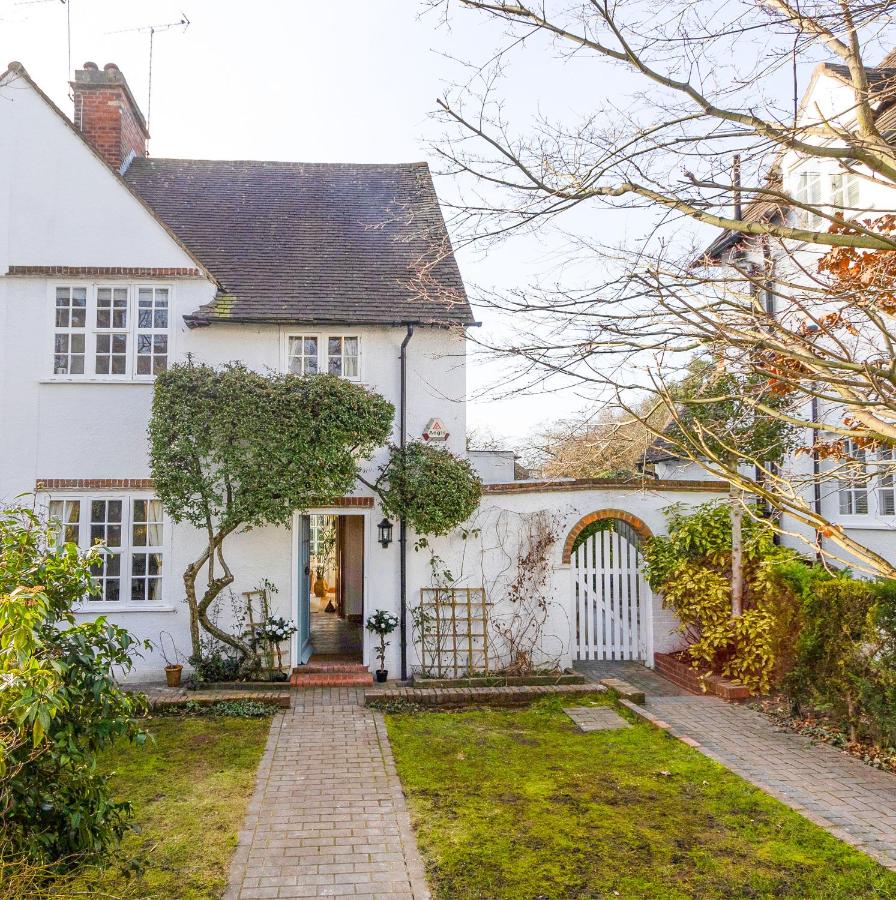 Elegant Garden Cottage near Hampstead Heath & Tube - B&B