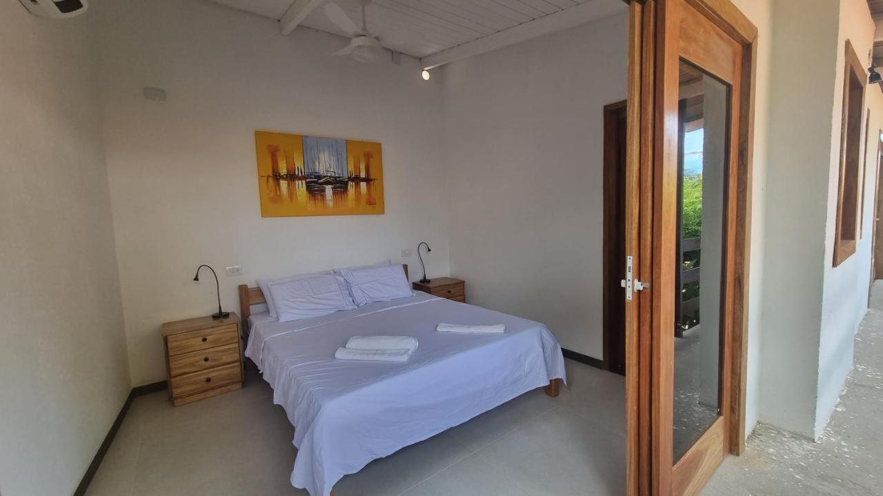 Habitación con cama grande 