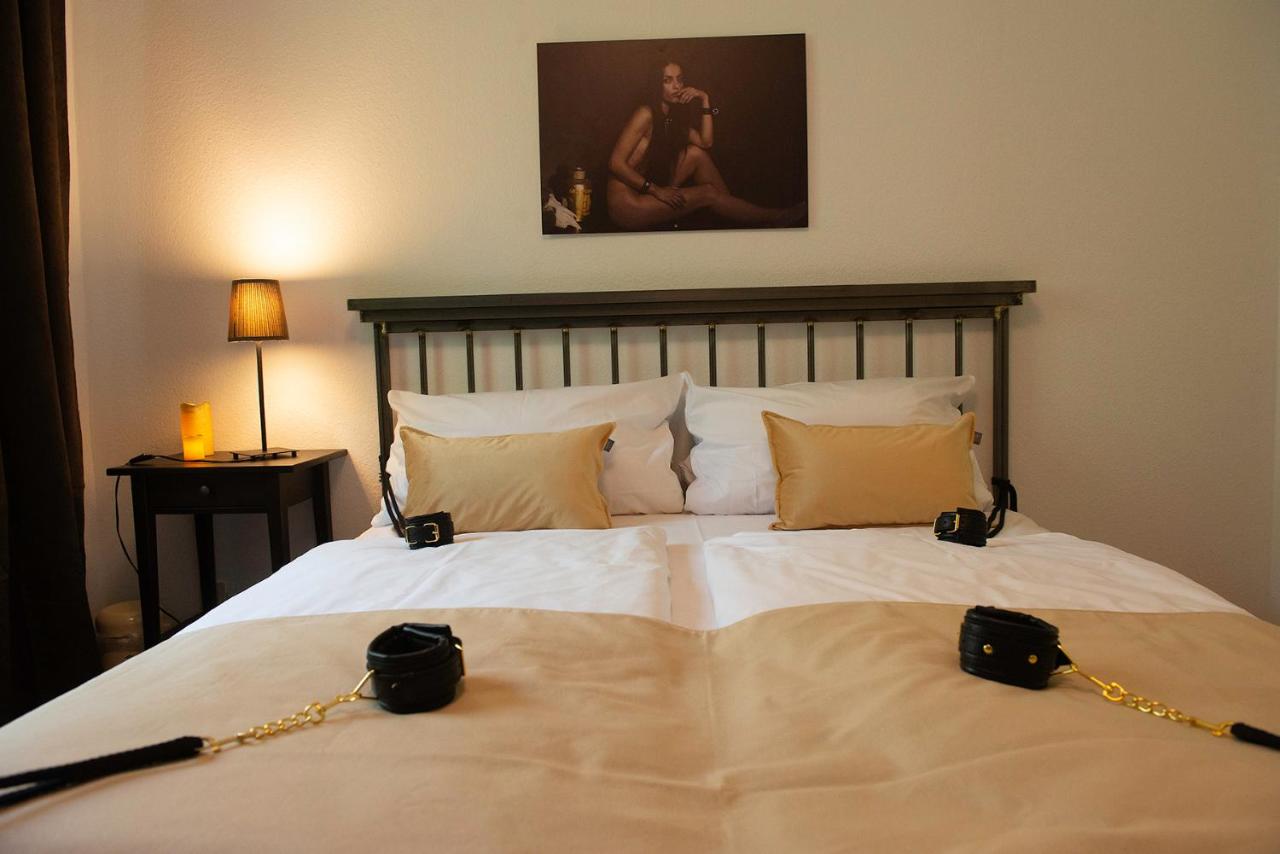 B&B Hamburg - EUFORY BDSM-Domizil - Bed and Breakfast Hamburg