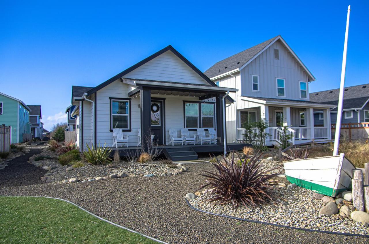 B&B Ocean Shores - Sunflower Beach Cottage - Oyhut Bay Seaside Village - Bed and Breakfast Ocean Shores