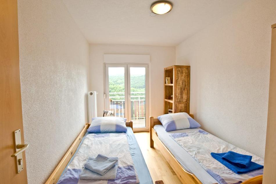 Apartment with Mountain View