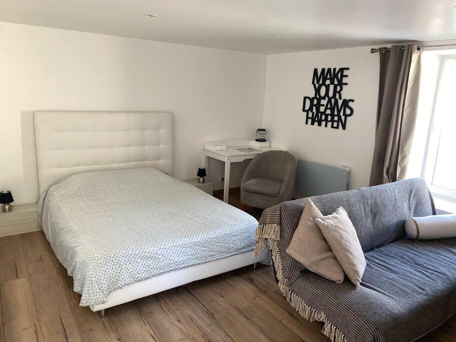 Appart 2 pièces 35m2,centre ville, parking gratuit - Chambres d’hôtes Bourges