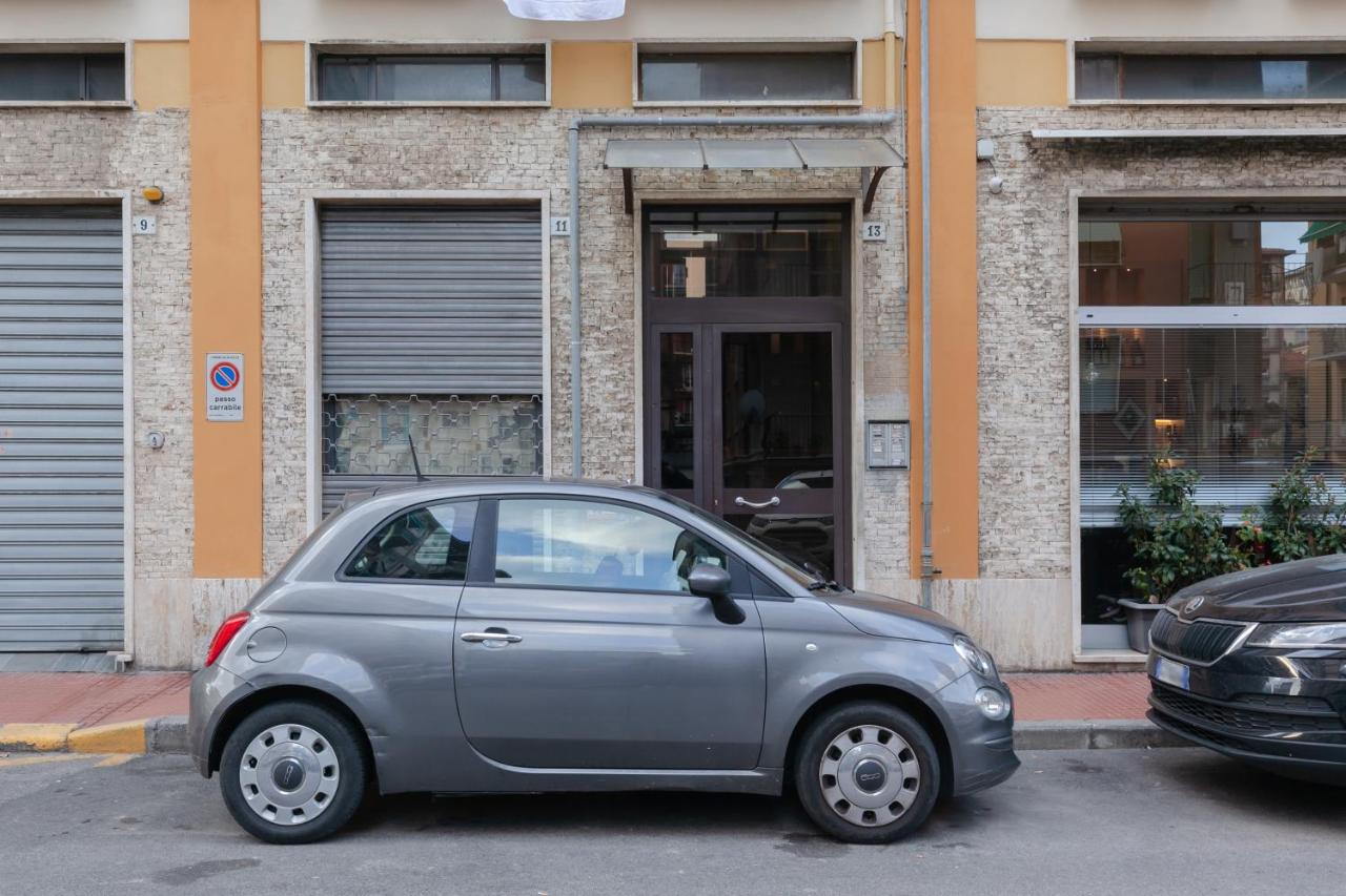 HOME HOLIDAY Lovely Apartment - B&B La Spezia