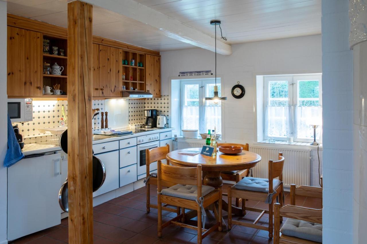 Ferienhaus Midlum - B&B