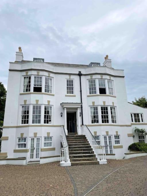 Whitehall, Thomas Turnbull Flat 3 Beautiful apartment in Georgian House - B&B