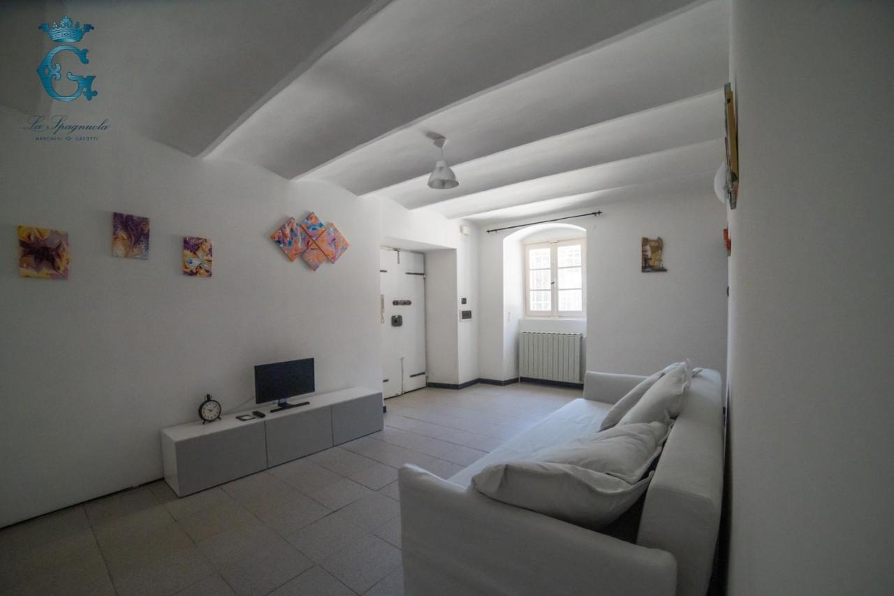 Smart Ground Floor Apartment - B&B Savona
