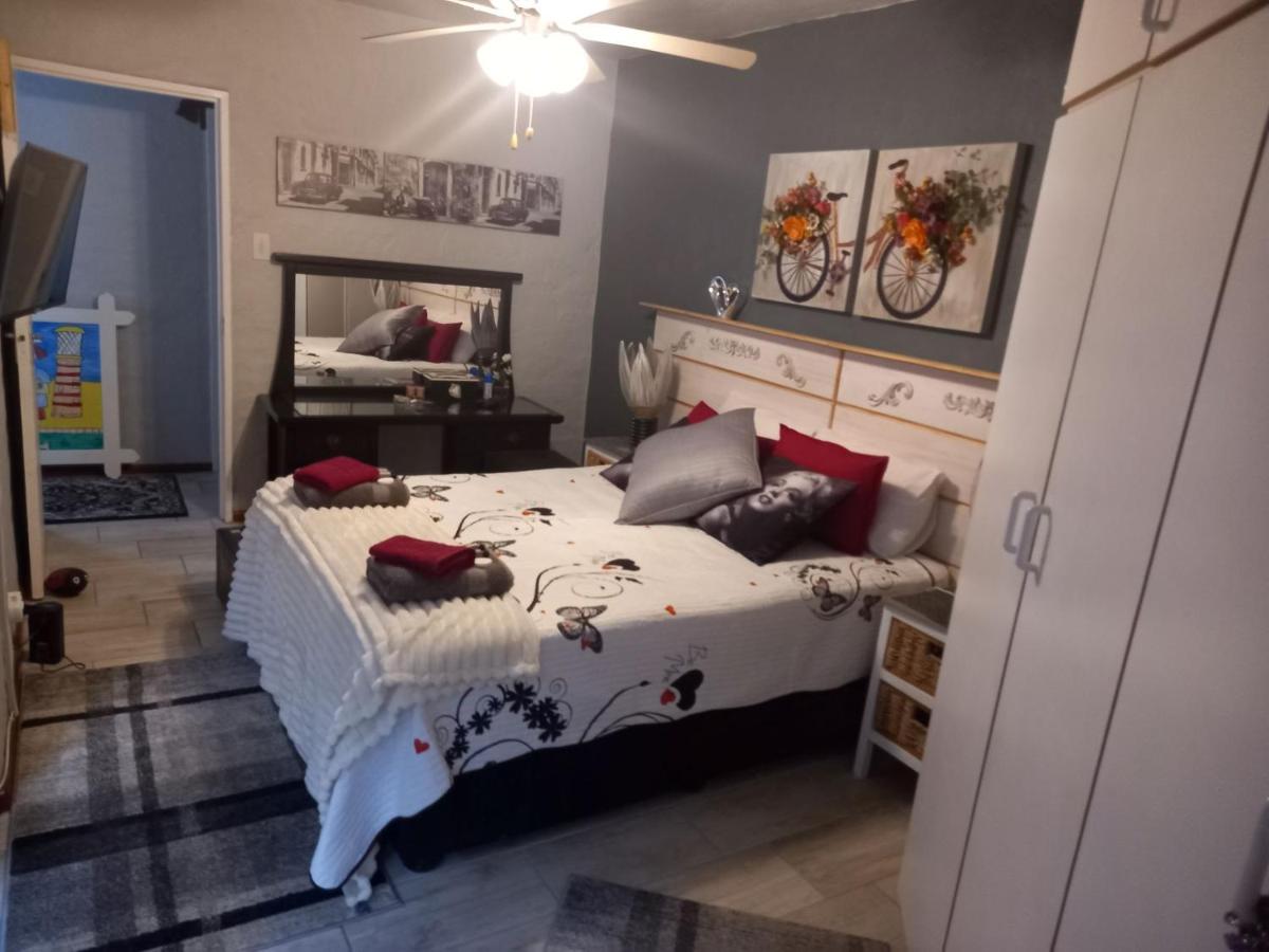 B&B Jeffreys Bay - Chardonnay Holiday Apartment - Bed and Breakfast Jeffreys Bay