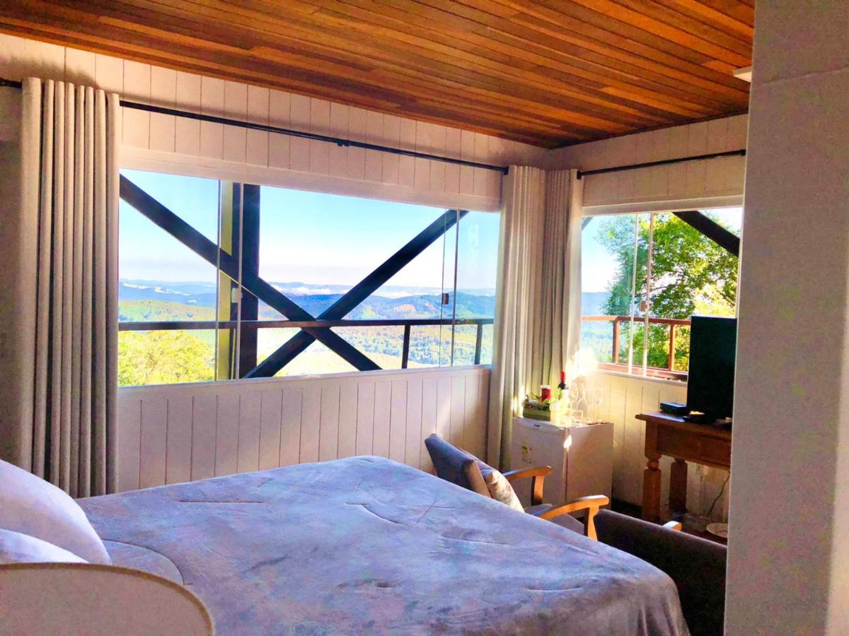 Apartment with Mountain View