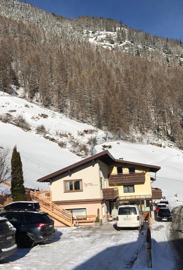 LYNS HOME - Bed and Breakfast Sölden