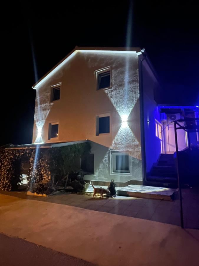 B&B Maslenica - Apartments Frigan - Bed and Breakfast Maslenica