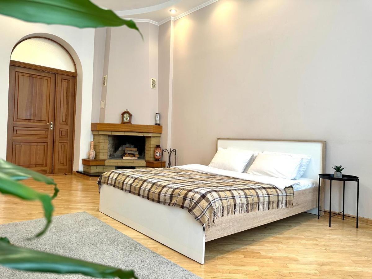 B&B Rivne - Apartments in the city center, near the theatre, Zlata plaza, Manhattan - Bed and Breakfast Rivne