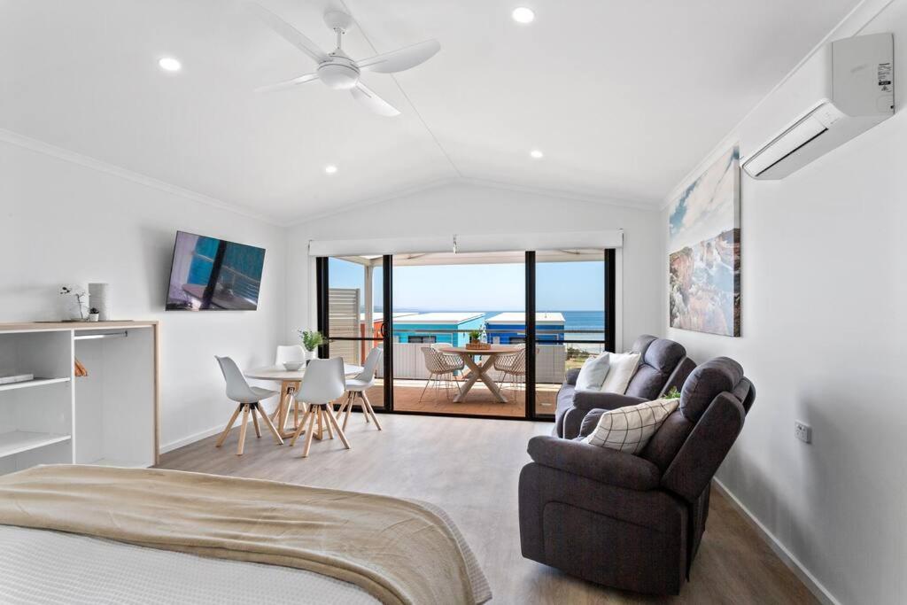 B&B Port Lincoln - Port Lincoln Beachfront Apartment 7 - Bed and Breakfast Port Lincoln