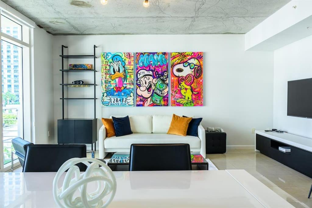 B&B Miami - Luxury 2bd 2ba Wynwood condo with pool & free parking - Bed and Breakfast Miami