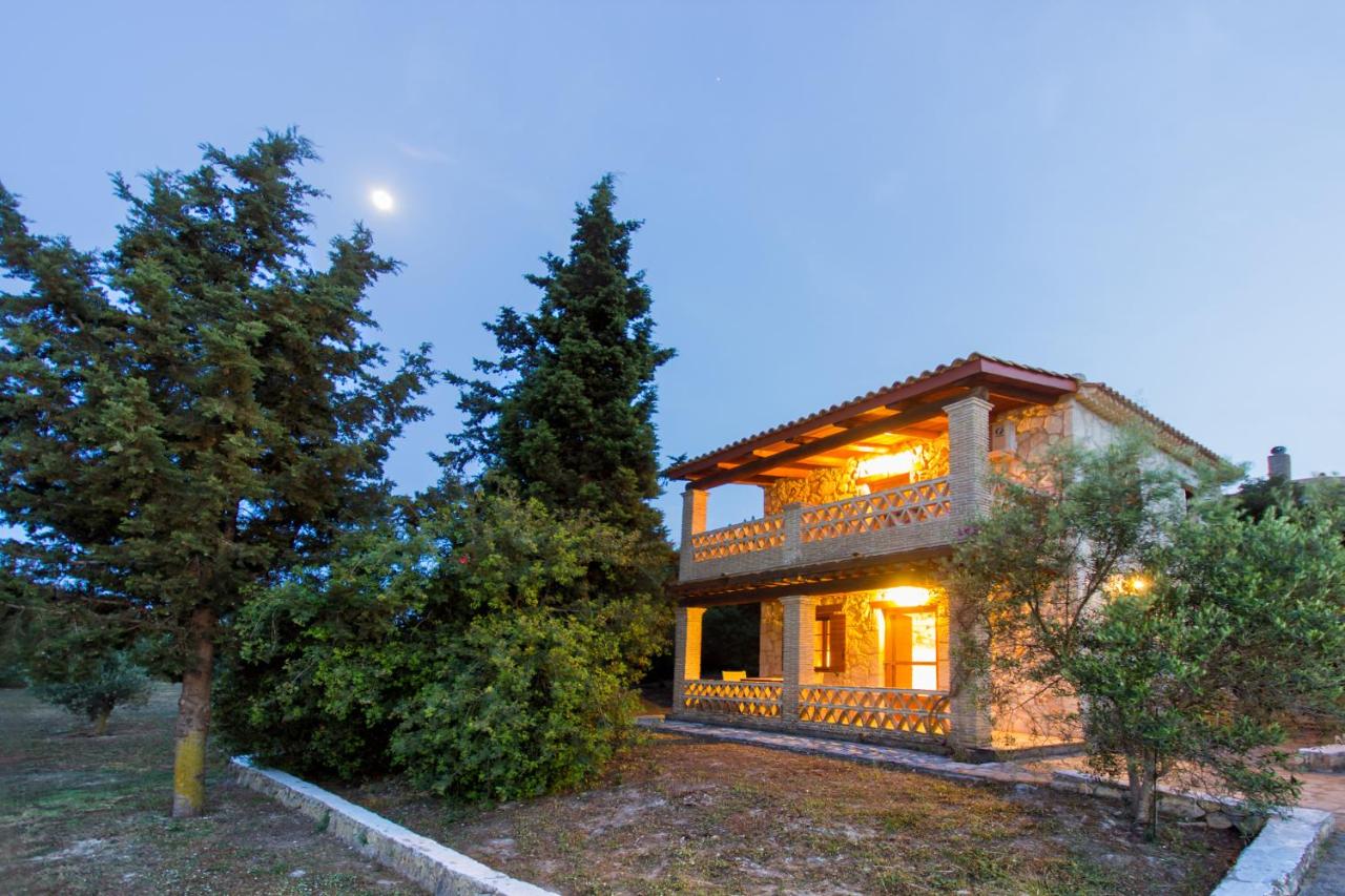 Liuba Houses - B&B Vasilikós