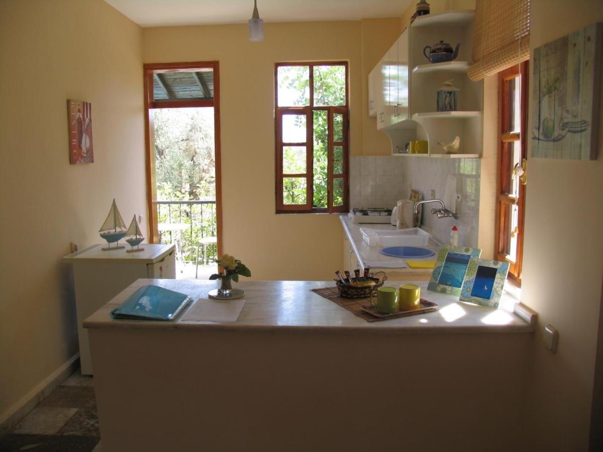 Apartment with Pool View 