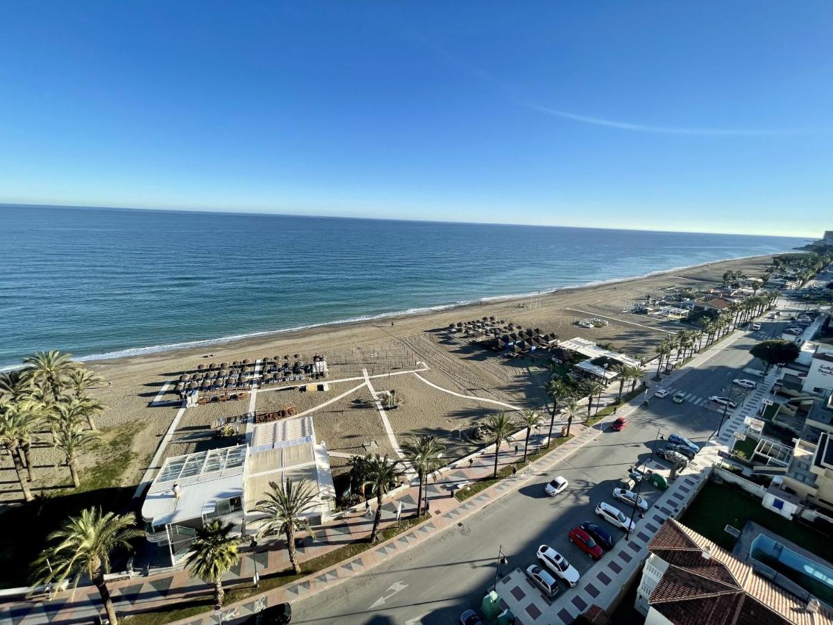 Exclusive beachfront apartment Torremolinos - pool - paddle - tenis - wifi - central aircon - B&B Torremolinos