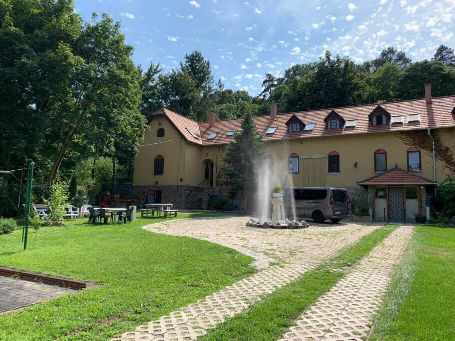 Manor House on the Danube Bend - B&B