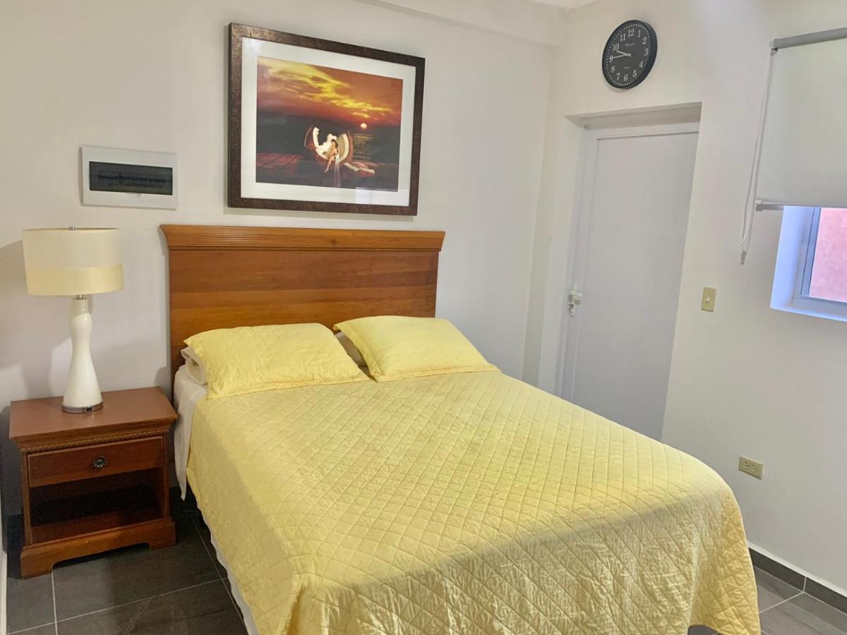 1 Bed Apartment Sleeps 2 - Pool Parking Wifi - B&B Noord