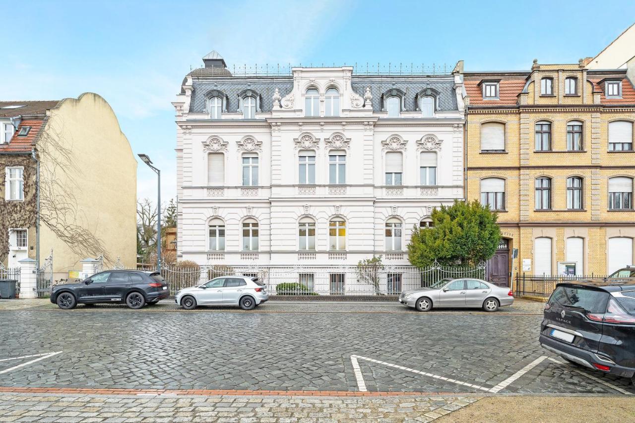 Apartments direkt am STAATSTHEATER,modern,zentral,ruhig,2 Zimmer,Netflix,Privatparkplatz auf dem Hof - B&B