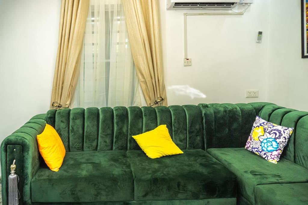 Adorable 1-Bedroom-Apt With 24hrs Electricity & Unlimited Internet - B&B