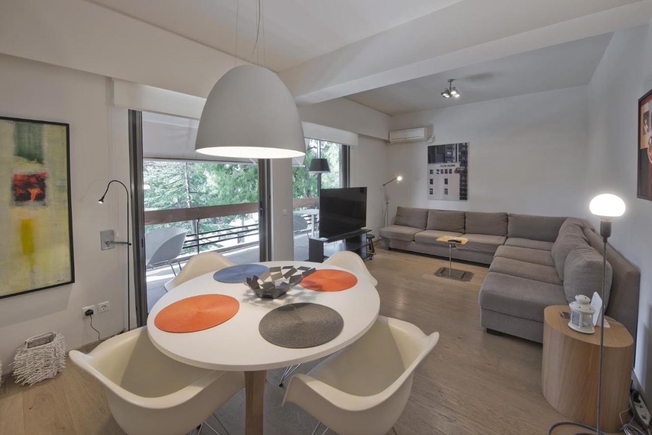 Sea Breeze Spacious Apt near Vouliagmeni Beach - B&B Atenas