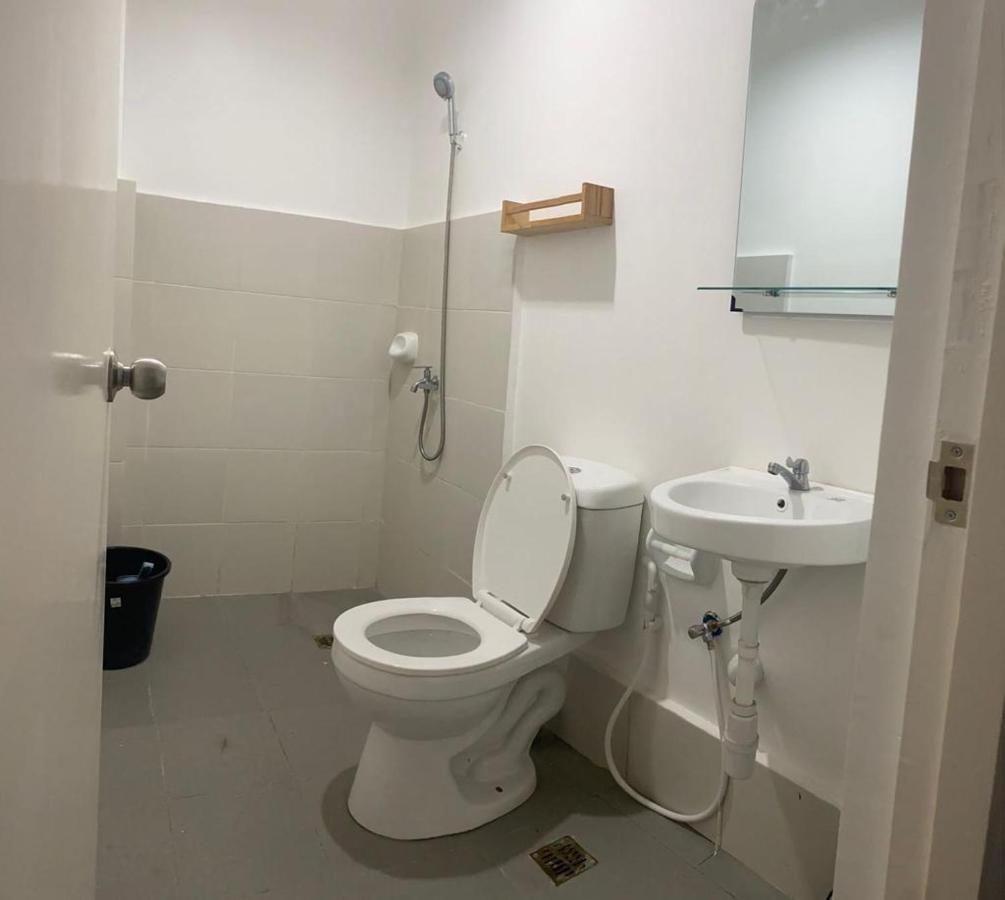 Deluxe studio unit at Modena Town Sq - B&B