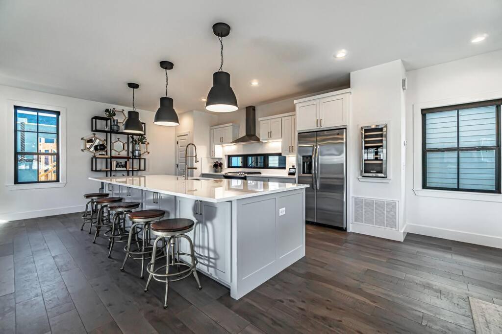 The Rooftop Terrace on the Square - B&B Bentonville