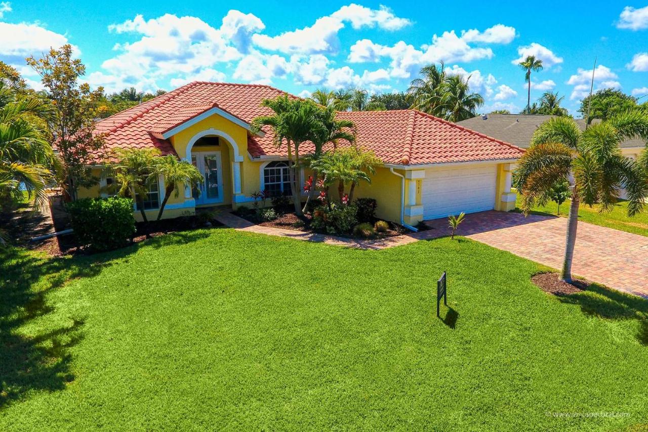 B&B Cape Coral - Casa Nalani - phenomenal 8 guest holiday villa in the Yacht Club - Bed and Breakfast Cape Coral