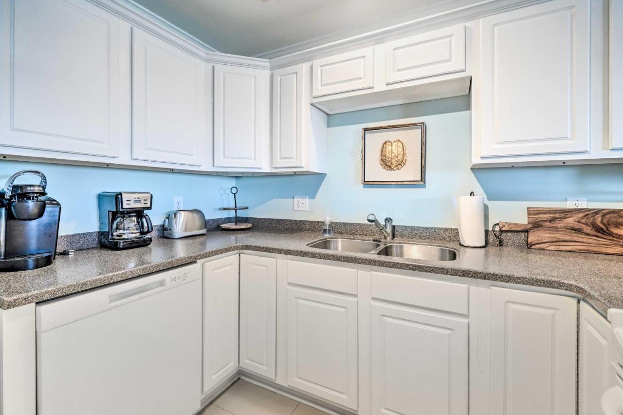 Oak Island Condo - Walk to the Beach! - B&B Oak Island