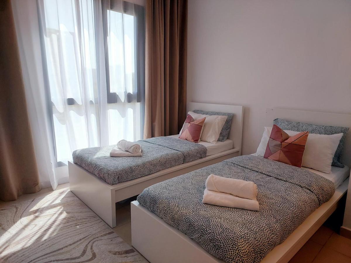 B&B Dubai - Premier Furnished Studio with Twin Beds - Bed and Breakfast Dubai