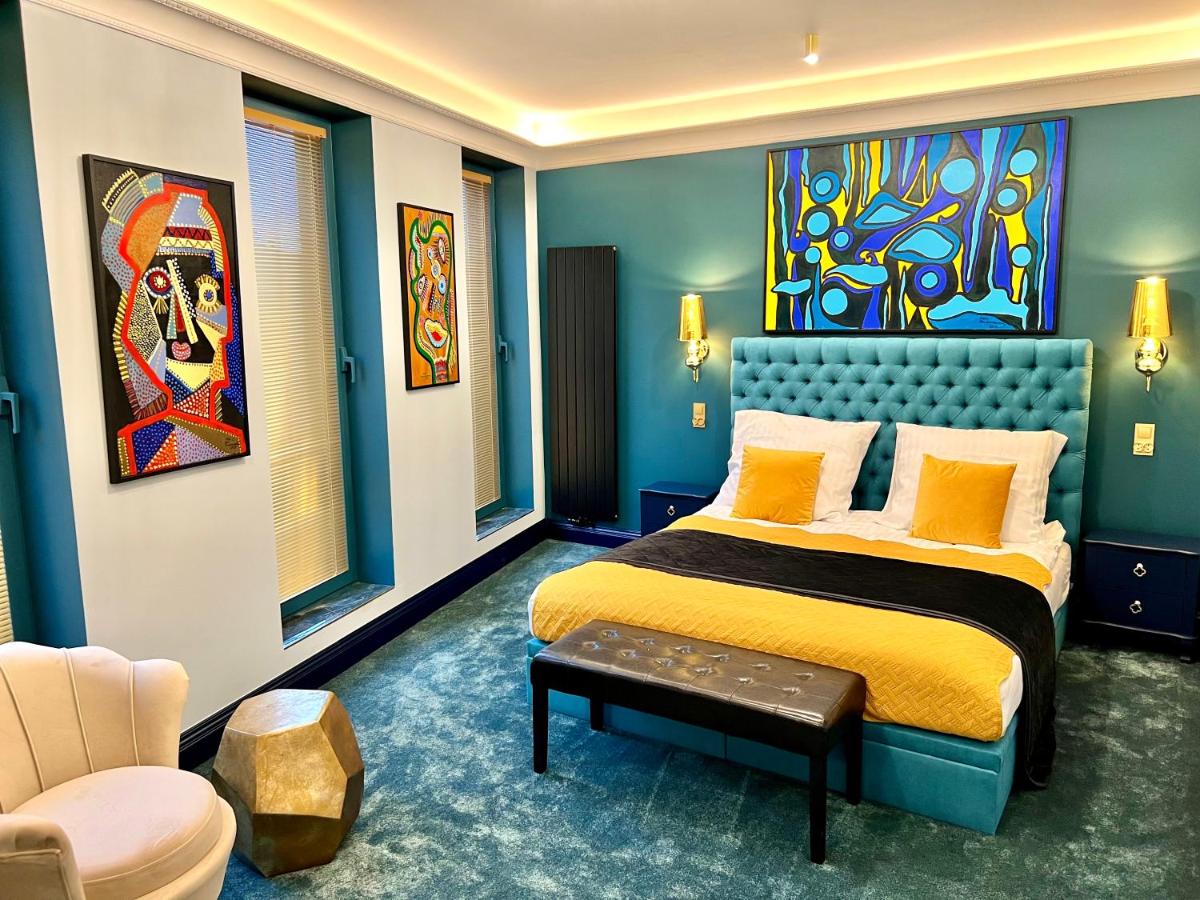 Deluxe Apartment