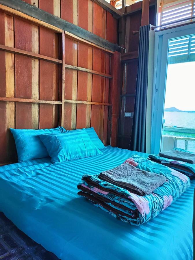 Deluxe Room (2 Adults + 1 Child)