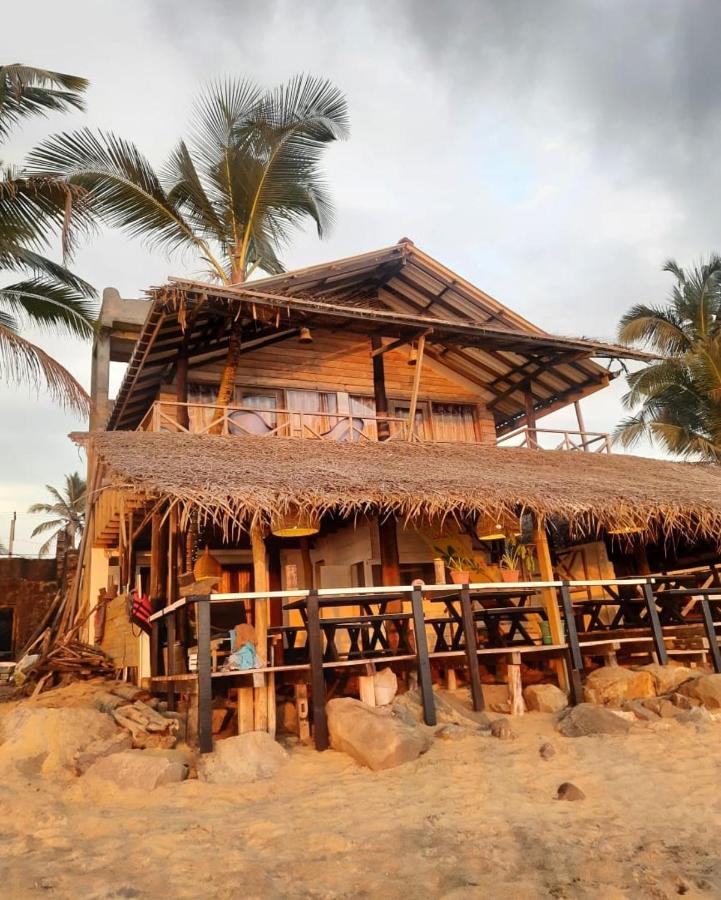 Indika Beach Villa - Bed and Breakfast
