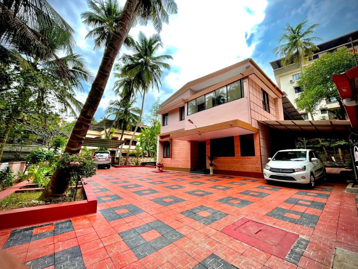 B&B Mangalore - Holiday Home #Vibrant#Hear of the City #Family Only - Bed and Breakfast Mangalore